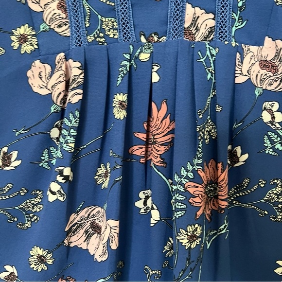2/$30 Collective Concepts Blue and Pink Floral Sleeveless Blouse Top - Picture 4 of 11